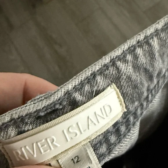 River Island|Gray high waisted,straight leg Jeans with raw hem•••size 12,staple - Picture 10 of 16